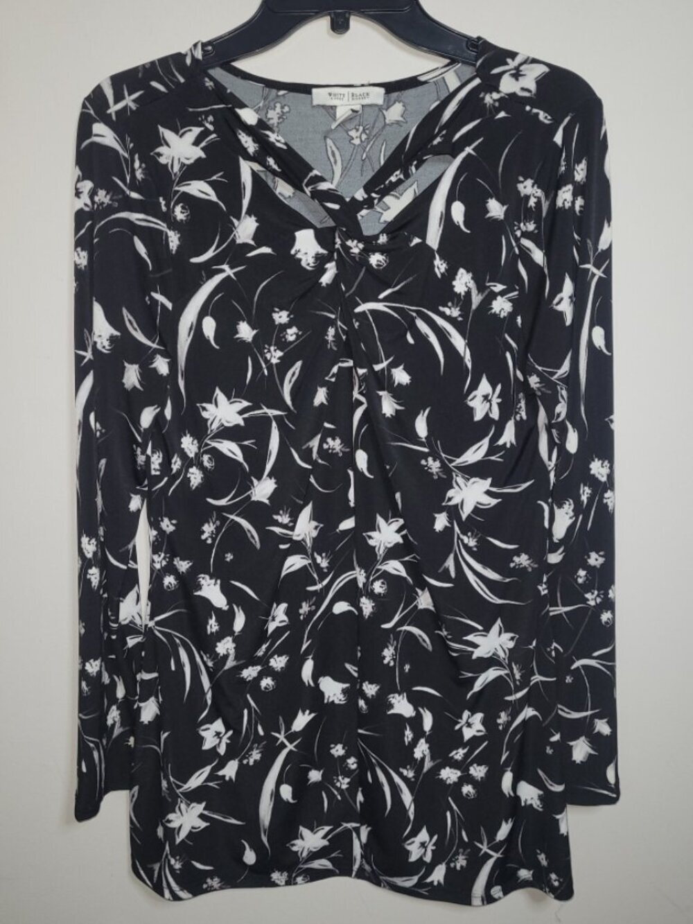 White House Black Market Large Top